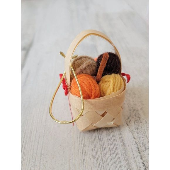 Crochet mini knitting yarn basket ball ornament Xmas - Picture 4 of 7